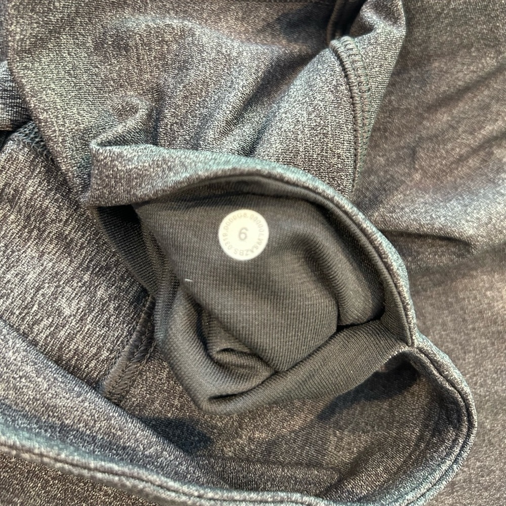 Lululemon Wunder Under Crop, Size 6 - Picture 9 of 9